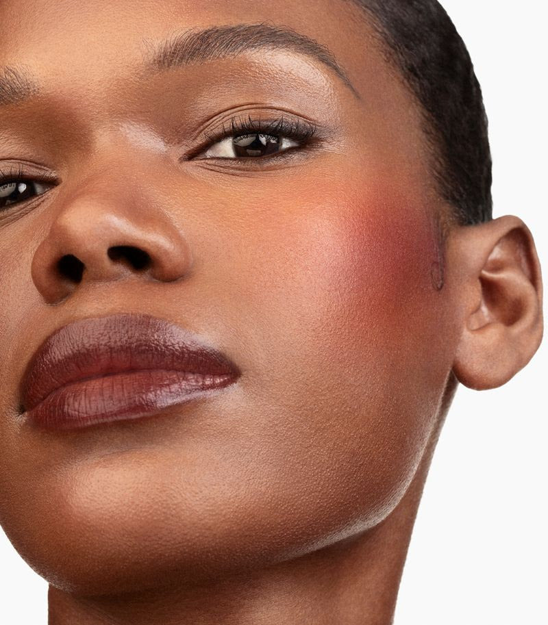 Tightlining and Eye Contouring for Soft Definition